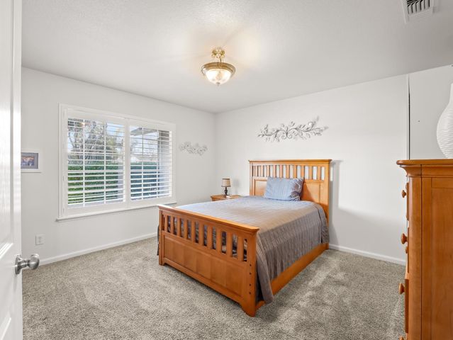 1061 N Armstrong Avenue, Clovis, CA 93611