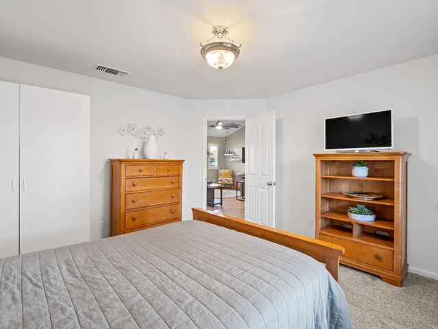 1061 N Armstrong Avenue, Clovis, CA 93611