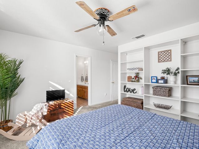 1061 N Armstrong Avenue, Clovis, CA 93611