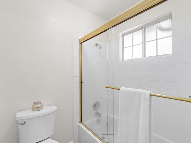 1061 N Armstrong Avenue, Clovis, CA 93611