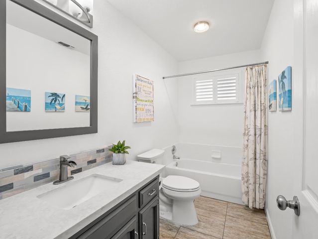 1061 N Armstrong Avenue, Clovis, CA 93611