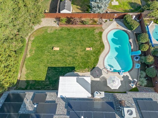 1061 N Armstrong Avenue, Clovis, CA 93611