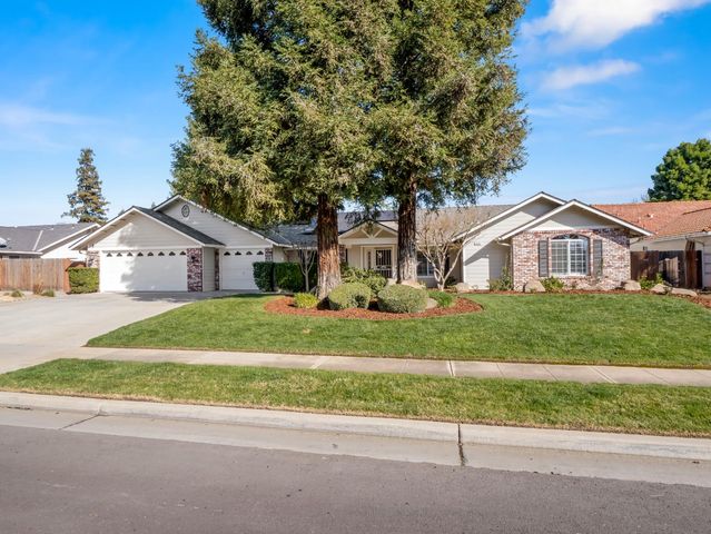 1061 N Armstrong Avenue, Clovis, CA 93611