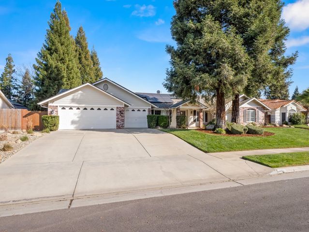 1061 N Armstrong Avenue, Clovis, CA 93611