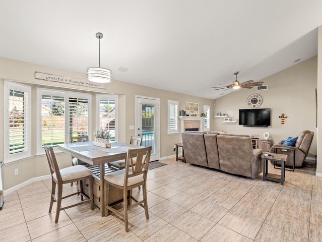 1061 N Armstrong Avenue, Clovis, CA 93611