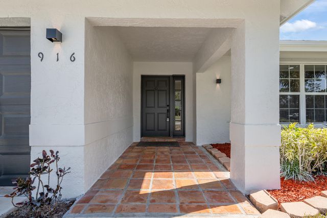 916 Meadow Avenue, Wellington, FL 33414