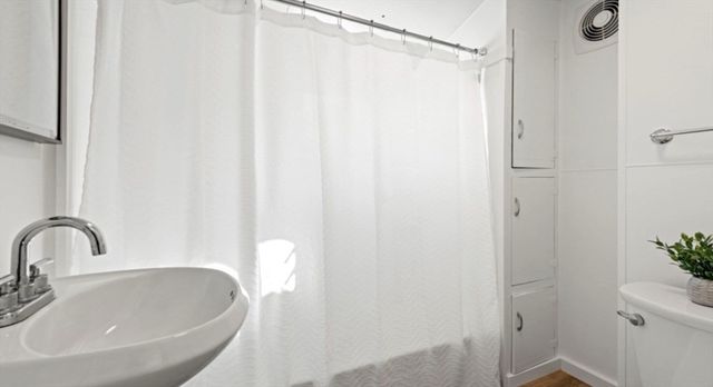 150 Bass Point Rd 2, Nahant, MA 01908
