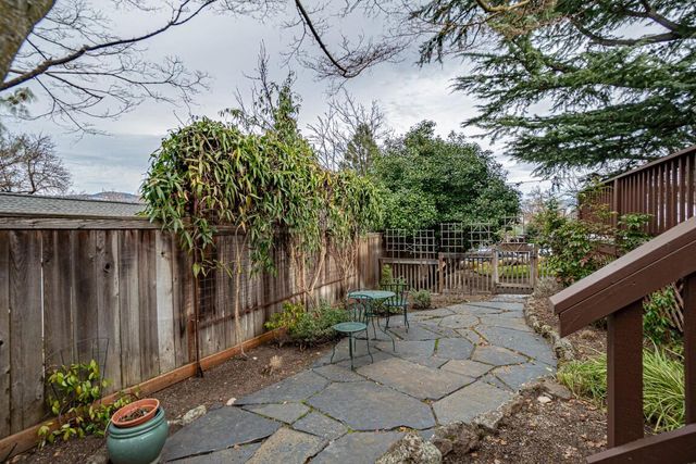 472 Scenic Drive, Ashland, OR 97520