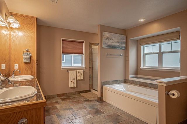 472 Scenic Drive, Ashland, OR 97520