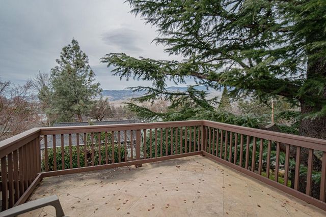 472 Scenic Drive, Ashland, OR 97520
