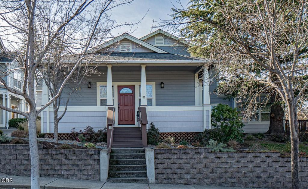 472 Scenic Drive, Ashland, OR 97520
