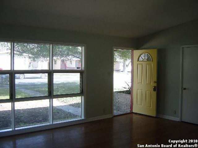454 Sharon Dr, San Antonio, TX 78216