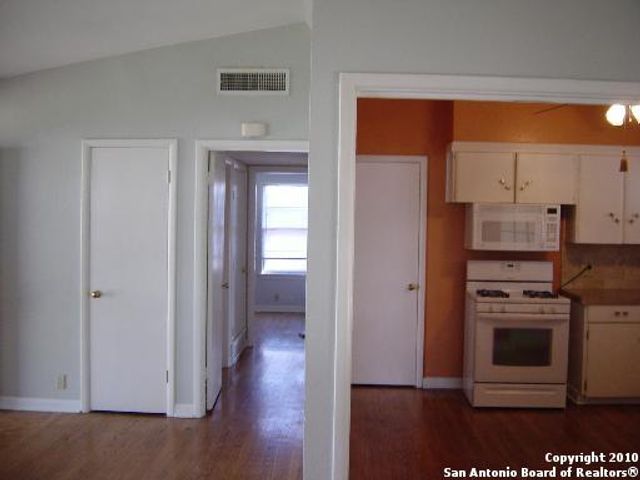 454 Sharon Dr, San Antonio, TX 78216