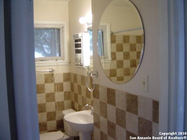 454 Sharon Dr, San Antonio, TX 78216