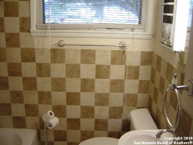 454 Sharon Dr, San Antonio, TX 78216