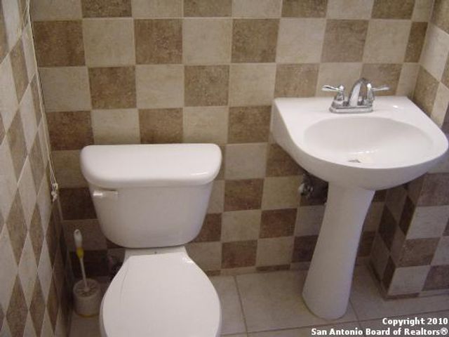 454 Sharon Dr, San Antonio, TX 78216
