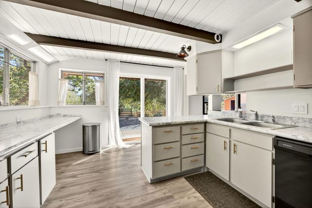34 Scenic Drive, Ashland, OR 97520
