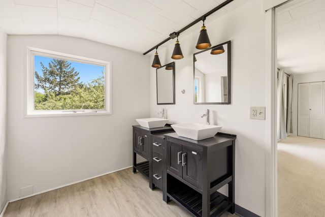 34 Scenic Drive, Ashland, OR 97520