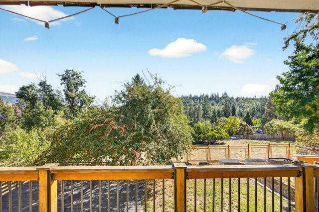 34 Scenic Drive, Ashland, OR 97520