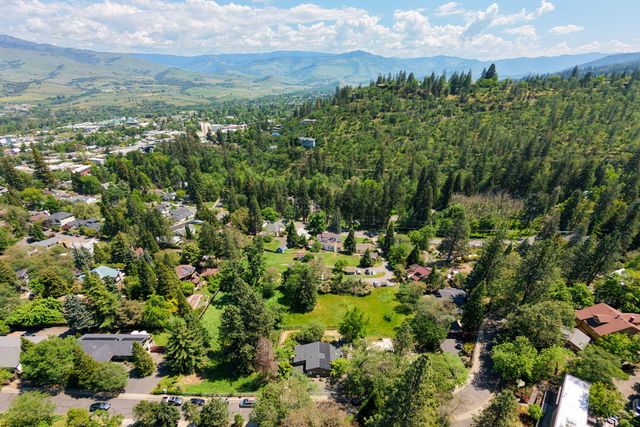 34 Scenic Drive, Ashland, OR 97520