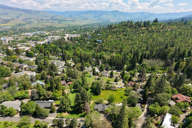 34 Scenic Drive, Ashland, OR 97520