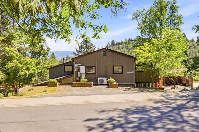 34 Scenic Drive, Ashland, OR 97520