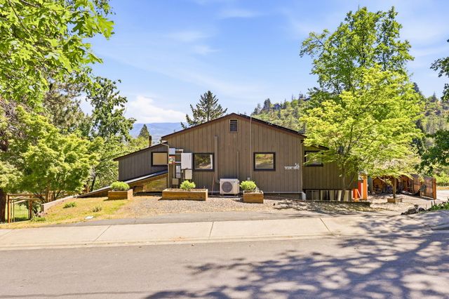 34 Scenic Drive, Ashland, OR 97520