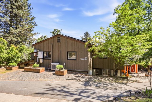 34 Scenic Drive, Ashland, OR 97520