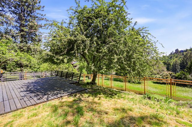 34 Scenic Drive, Ashland, OR 97520