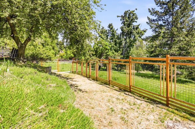 34 Scenic Drive, Ashland, OR 97520