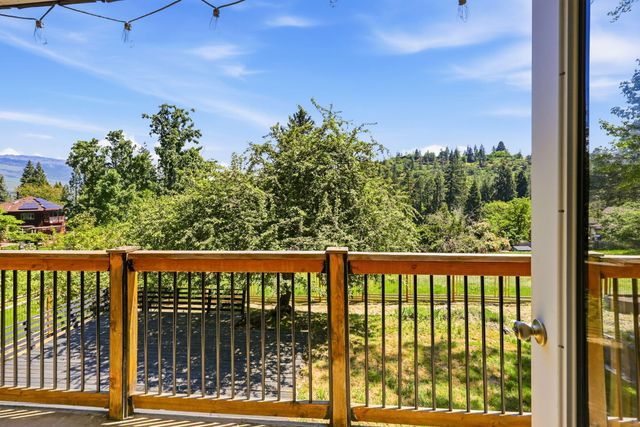 34 Scenic Drive, Ashland, OR 97520