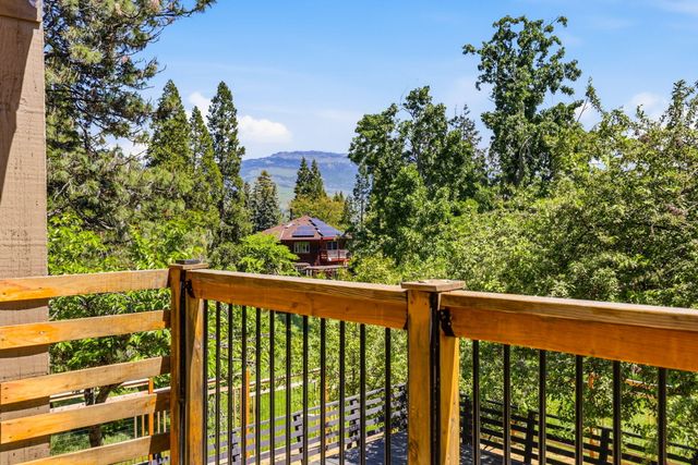 34 Scenic Drive, Ashland, OR 97520