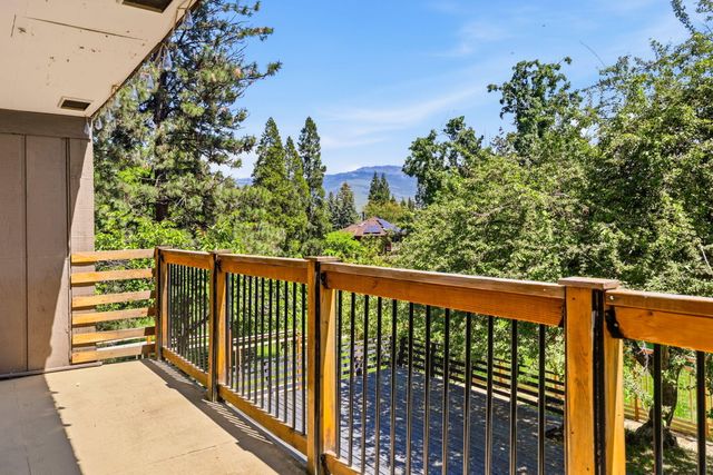 34 Scenic Drive, Ashland, OR 97520