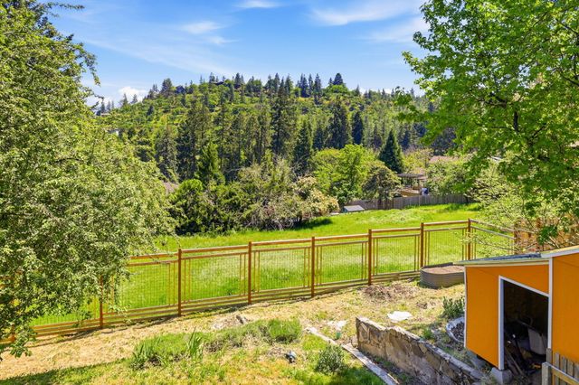 34 Scenic Drive, Ashland, OR 97520