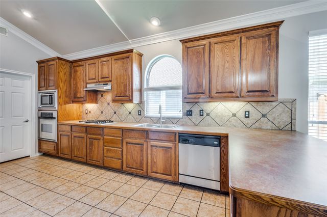 3208 Serpis, Grand Prairie, TX 75054