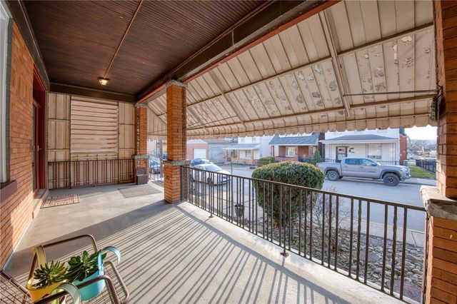 3931 Hoosac St, Greenfield, PA 15207