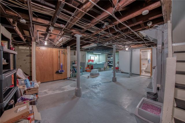 3931 Hoosac St, Greenfield, PA 15207