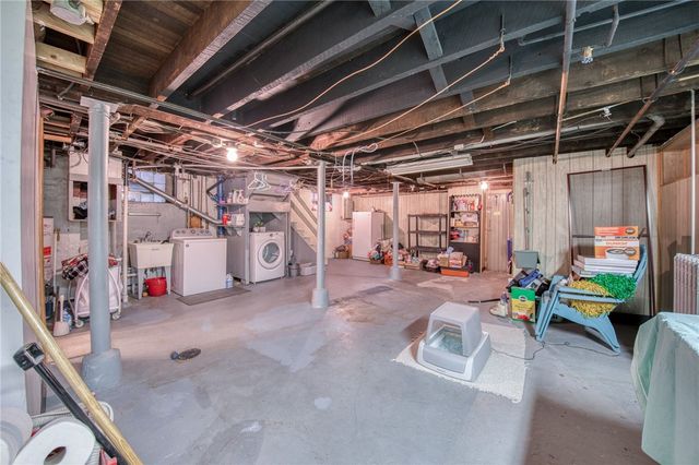 3931 Hoosac St, Greenfield, PA 15207