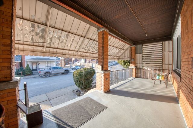 3931 Hoosac St, Greenfield, PA 15207