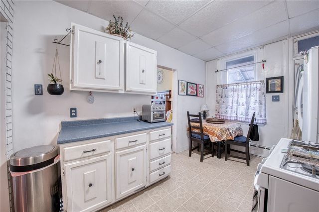 3931 Hoosac St, Greenfield, PA 15207