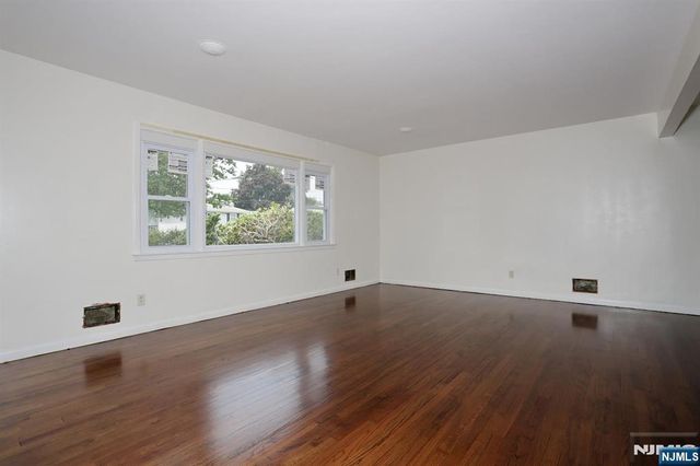 7-32 Richard Street, Fair Lawn, NJ 07410
