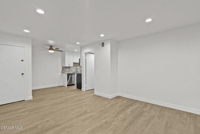 1246 Patricia Avenue 21, Simi Valley, CA 93065