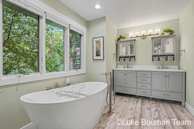 46 Counts Cove Court, Holland, MI 49424