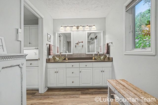 46 Counts Cove Court, Holland, MI 49424