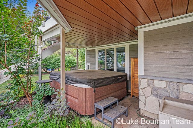 46 Counts Cove Court, Holland, MI 49424