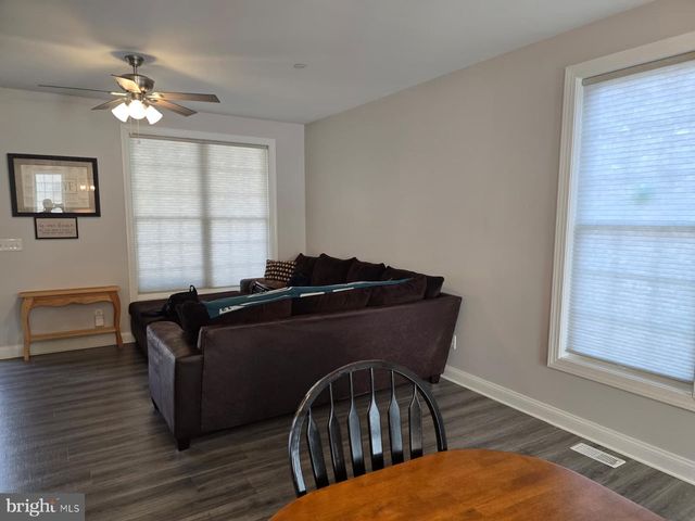 209 3RD ST, Crumpton, MD 21628