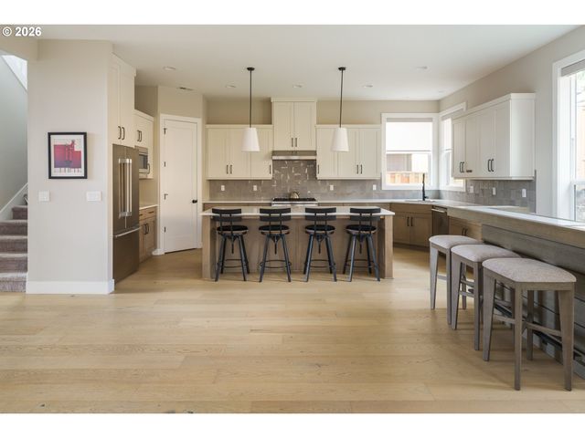 8972 Sw LINTNER Ter, Portland, OR 97223