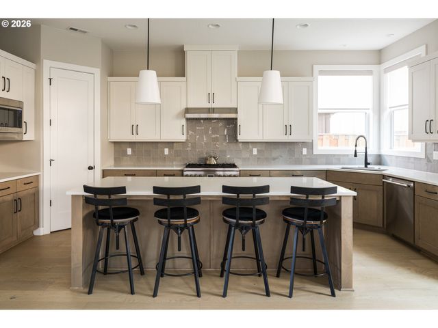 8972 Sw LINTNER Ter, Portland, OR 97223