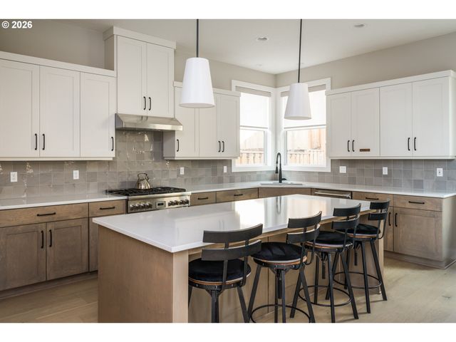 8972 Sw LINTNER Ter, Portland, OR 97223