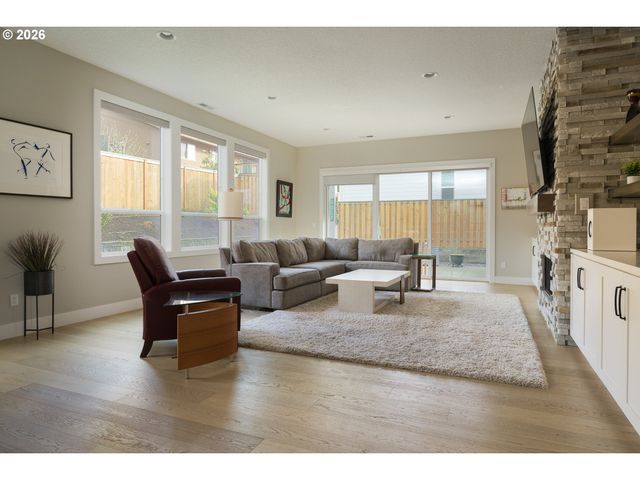 8972 Sw LINTNER Ter, Portland, OR 97223